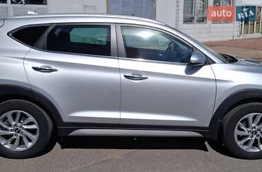 Внедорожник / Кроссовер Hyundai Tucson 2017 в 