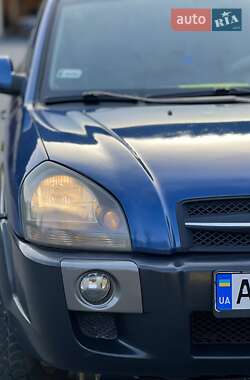 Внедорожник / Кроссовер Hyundai Tucson 2005 в 