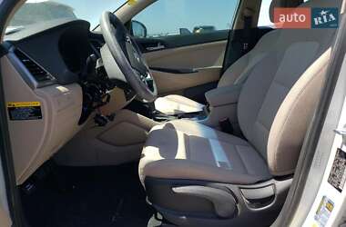 Позашляховик / Кросовер Hyundai Tucson 2016 в 