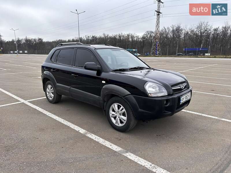 Внедорожник / Кроссовер Hyundai Tucson 2009 в 