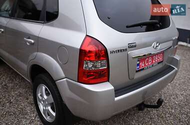 Внедорожник / Кроссовер Hyundai Tucson 2009 в 