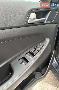 Внедорожник / Кроссовер Hyundai Tucson 2021 в 
