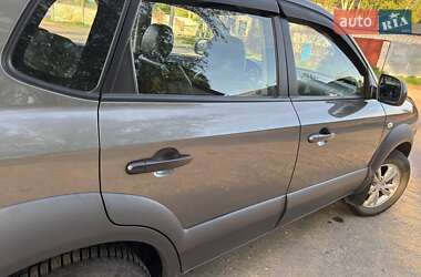 Внедорожник / Кроссовер Hyundai Tucson 2012 в 