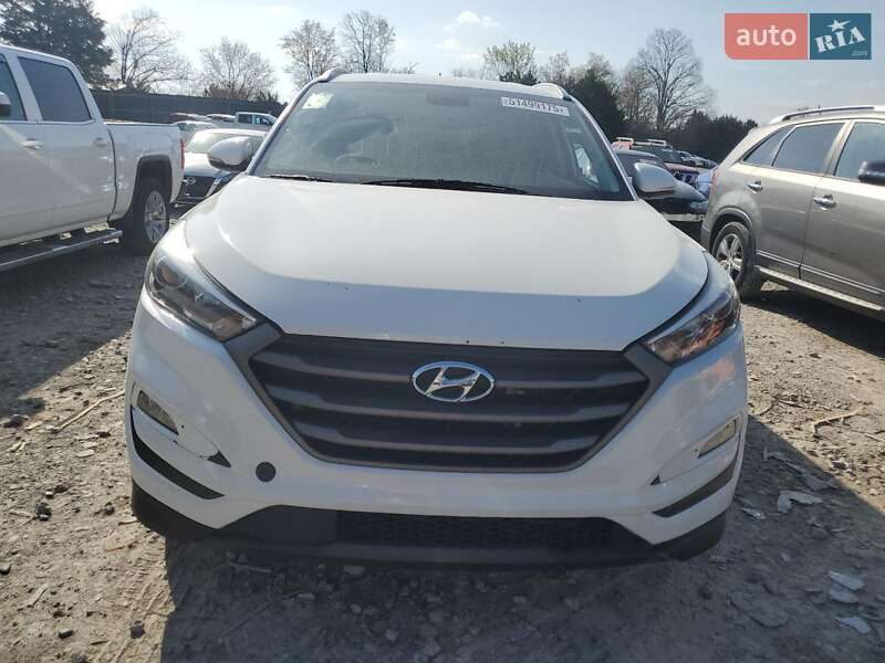 Позашляховик / Кросовер Hyundai Tucson 2017 в Чернівцях