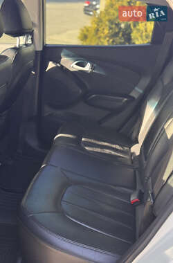 Внедорожник / Кроссовер Hyundai Tucson 2013 в 