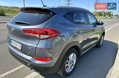 Позашляховик / Кросовер Hyundai Tucson 2016 в 