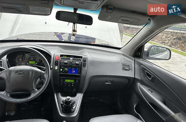 Внедорожник / Кроссовер Hyundai Tucson 2004 в 