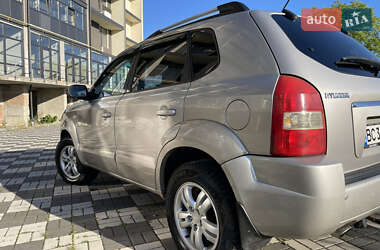 Внедорожник / Кроссовер Hyundai Tucson 2006 в 