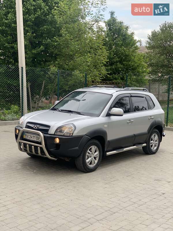 Внедорожник / Кроссовер Hyundai Tucson 2011 в 