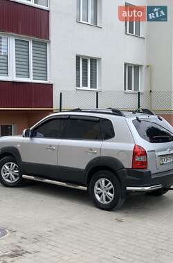 Внедорожник / Кроссовер Hyundai Tucson 2011 в 