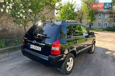 Внедорожник / Кроссовер Hyundai Tucson 2005 в 