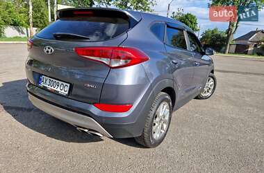 Позашляховик / Кросовер Hyundai Tucson 2016 в 