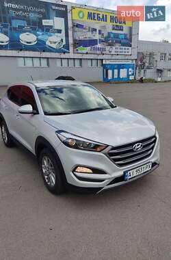 Внедорожник / Кроссовер Hyundai Tucson 2015 в 