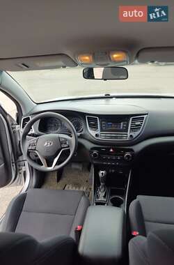 Внедорожник / Кроссовер Hyundai Tucson 2015 в 
