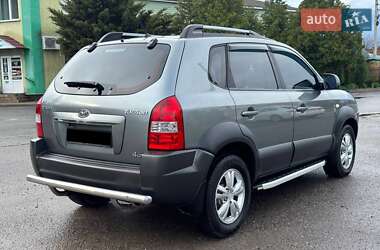Внедорожник / Кроссовер Hyundai Tucson 2012 в 