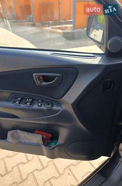 Позашляховик / Кросовер Hyundai Tucson 2006 в 