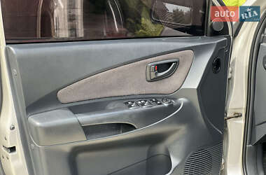 Внедорожник / Кроссовер Hyundai Tucson 2006 в 