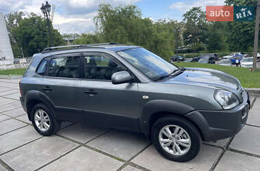 Внедорожник / Кроссовер Hyundai Tucson 2012 в 