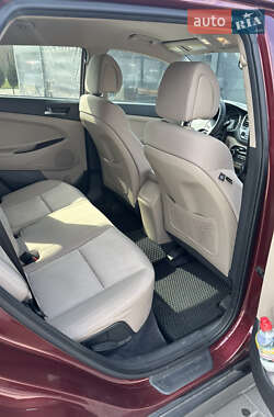 Внедорожник / Кроссовер Hyundai Tucson 2016 в 