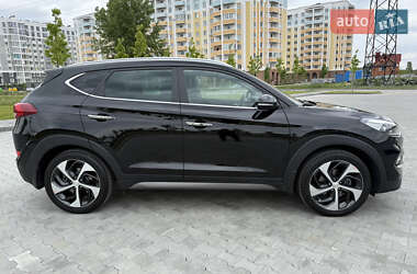 Внедорожник / Кроссовер Hyundai Tucson 2016 в 