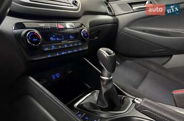 Внедорожник / Кроссовер Hyundai Tucson 2016 в 