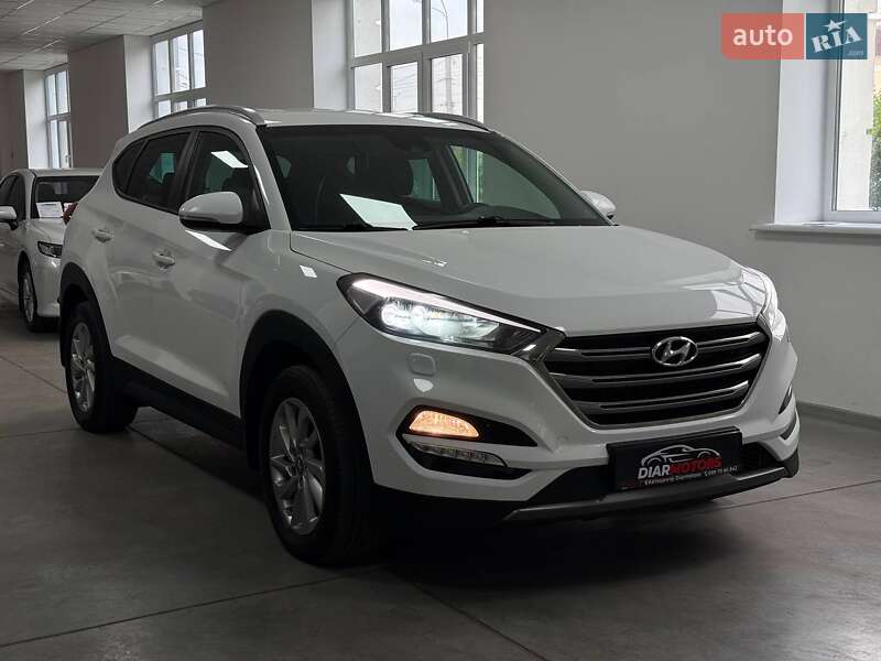 Внедорожник / Кроссовер Hyundai Tucson 2016 в 