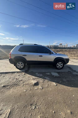 Внедорожник / Кроссовер Hyundai Tucson 2011 в 