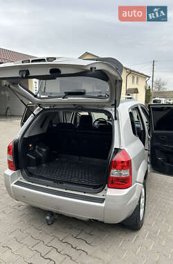 Внедорожник / Кроссовер Hyundai Tucson 2006 в 