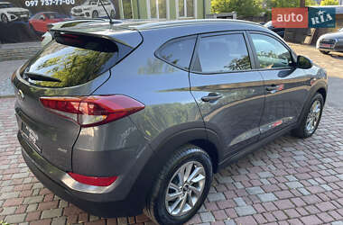 Внедорожник / Кроссовер Hyundai Tucson 2016 в 