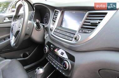 Внедорожник / Кроссовер Hyundai Tucson 2017 в 