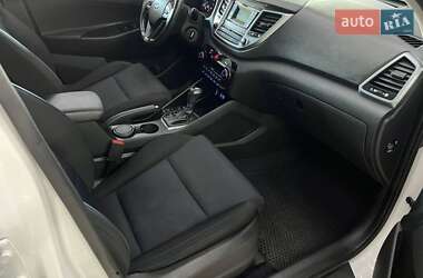 Внедорожник / Кроссовер Hyundai Tucson 2016 в 