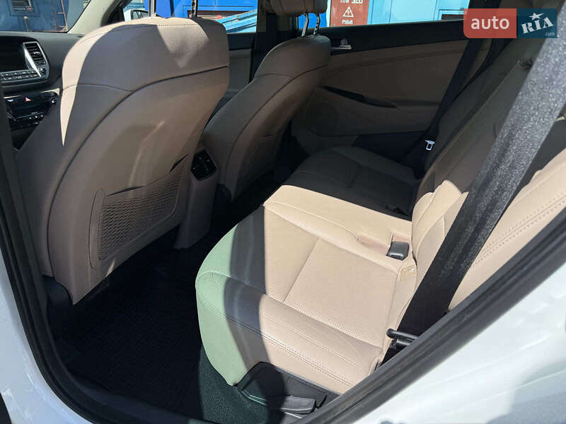 Позашляховик / Кросовер Hyundai Tucson 2016 в Одесі