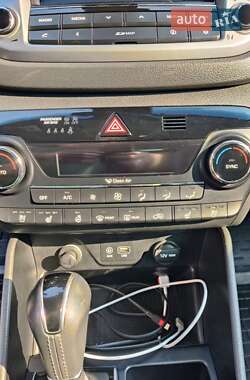 Внедорожник / Кроссовер Hyundai Tucson 2016 в 