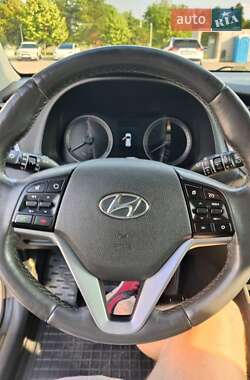 Внедорожник / Кроссовер Hyundai Tucson 2016 в 