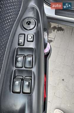 Внедорожник / Кроссовер Hyundai Tucson 2011 в 