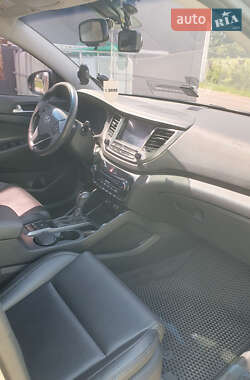 Внедорожник / Кроссовер Hyundai Tucson 2015 в 