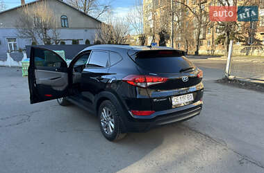 Внедорожник / Кроссовер Hyundai Tucson 2015 в 
