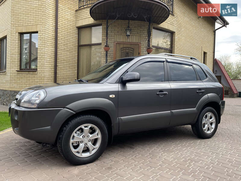 Внедорожник / Кроссовер Hyundai Tucson 2009 в 