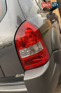 Внедорожник / Кроссовер Hyundai Tucson 2009 в 
