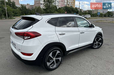 Внедорожник / Кроссовер Hyundai Tucson 2016 в 