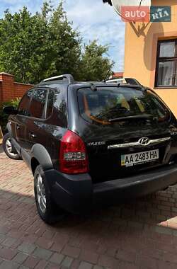 Внедорожник / Кроссовер Hyundai Tucson 2009 в 