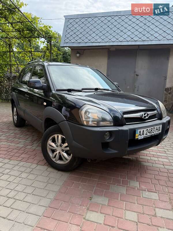 Внедорожник / Кроссовер Hyundai Tucson 2009 в 