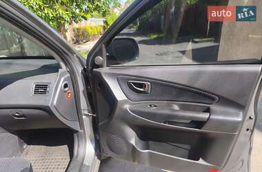 Внедорожник / Кроссовер Hyundai Tucson 2011 в 