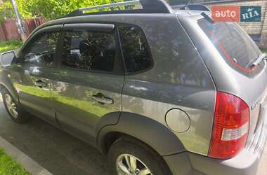 Внедорожник / Кроссовер Hyundai Tucson 2011 в 