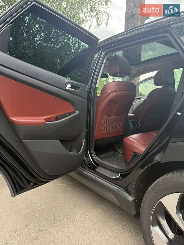 Позашляховик / Кросовер Hyundai Tucson 2016 в Києві