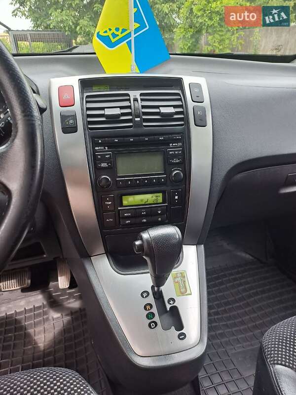 Позашляховик / Кросовер Hyundai Tucson 2011 в Чернівцях