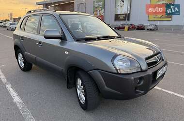 Внедорожник / Кроссовер Hyundai Tucson 2011 в 