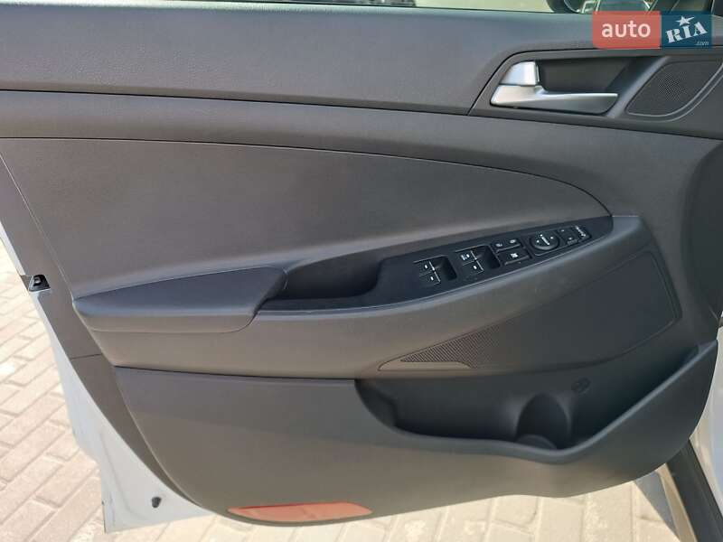 Позашляховик / Кросовер Hyundai Tucson 2015 в Полтаві