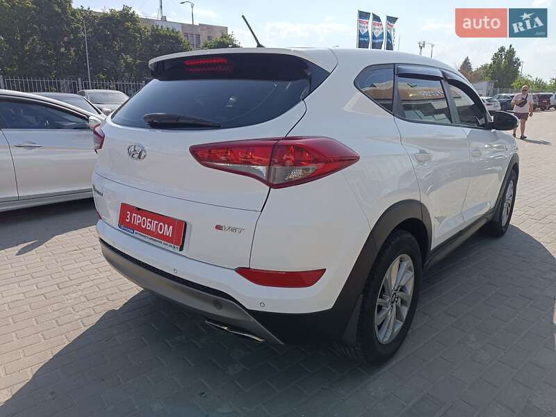 Позашляховик / Кросовер Hyundai Tucson 2015 в Полтаві