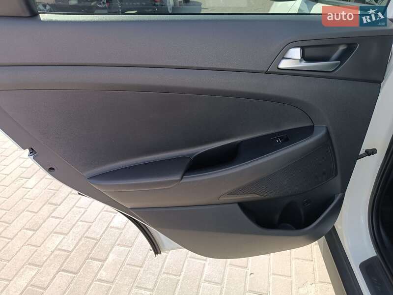 Позашляховик / Кросовер Hyundai Tucson 2015 в Полтаві